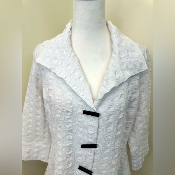 NWT IC by Connie K White Button Down Woman's M Blouse - Picture 2 of 8